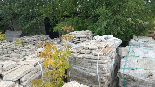 Плитняк галтованный гранитный для ландшафтного дизайна купить в Наро-Фоминску