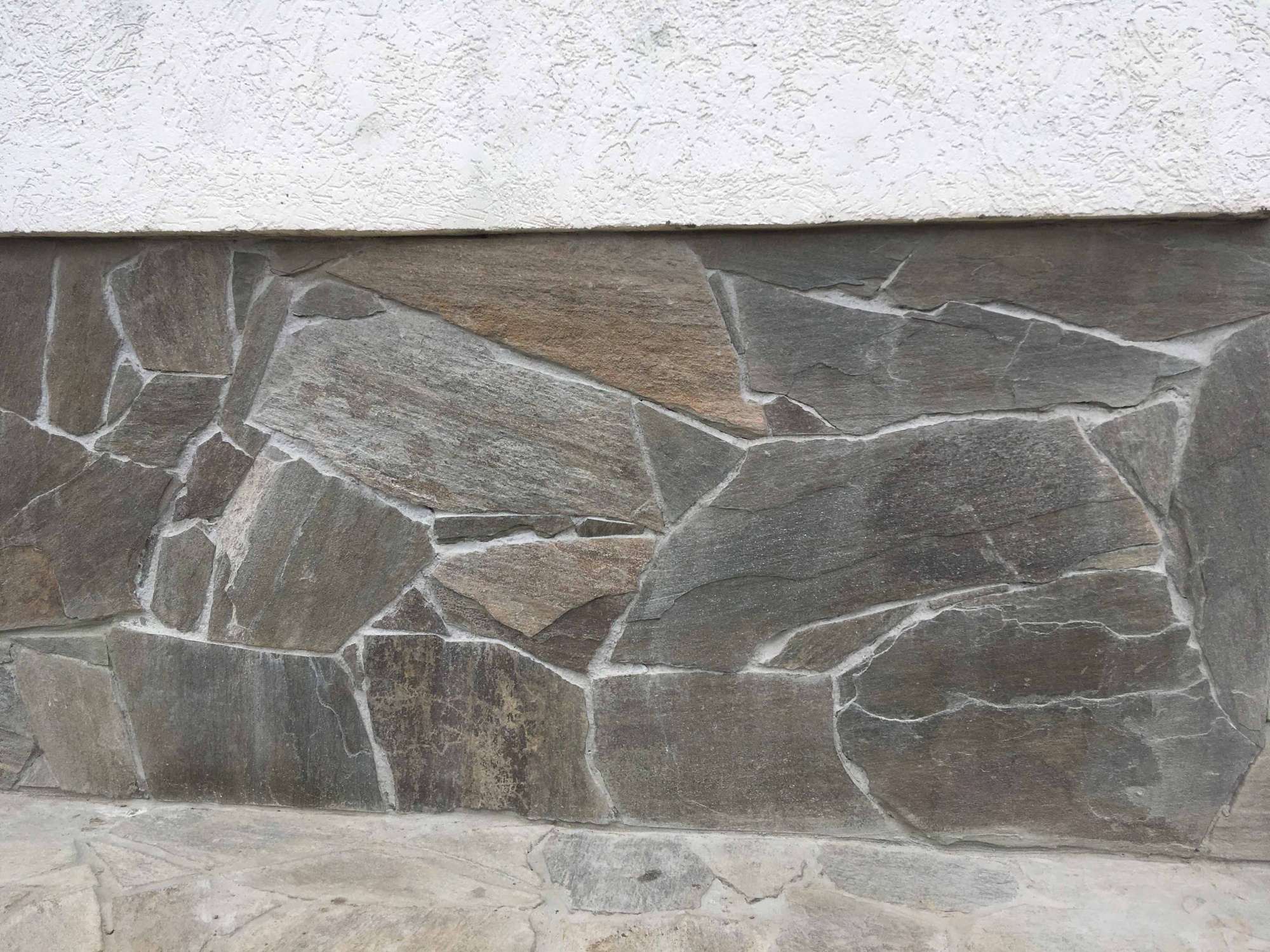 Плитняк златолит Уральский для цоколя, отмостки купить в Наро-Фоминску