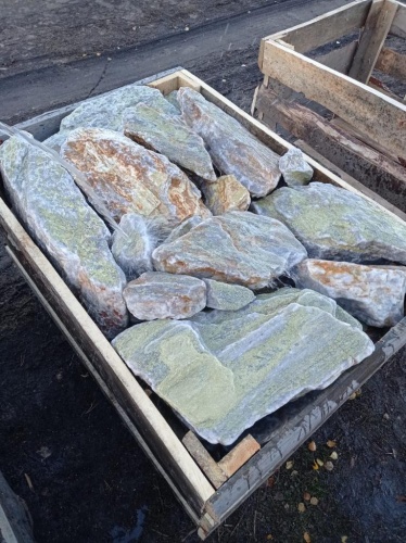 Златолит жёлтый, жёлто-зелёный глыбки и валуны для ланшафтного дизайна купить в Наро-Фоминску