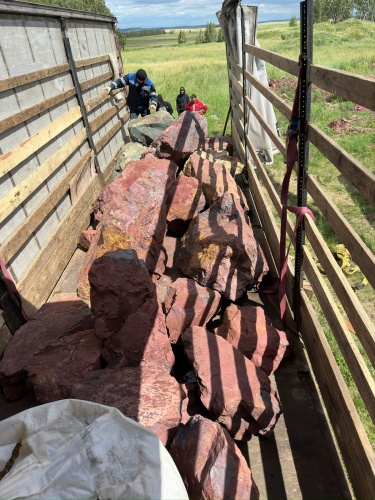 Ландшафтные глыбы красно-фиолетовые 200-1000 килограмм купить в Наро-Фоминску