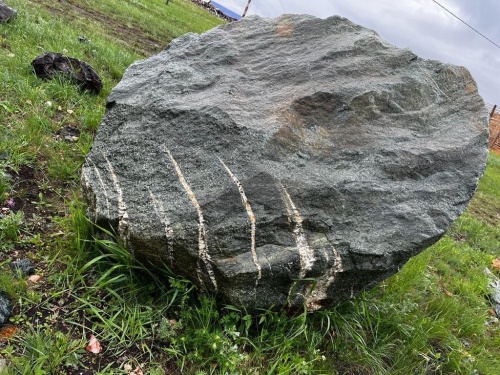 Гигантские зелёные валуны для ландшафтного дизайна весом более 5 тонн купить в Наро-Фоминску