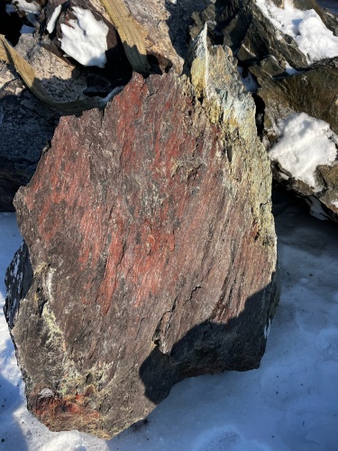 Ландшафтные глыбы красно-фиолетовые 200-1000 килограмм купить в Наро-Фоминску