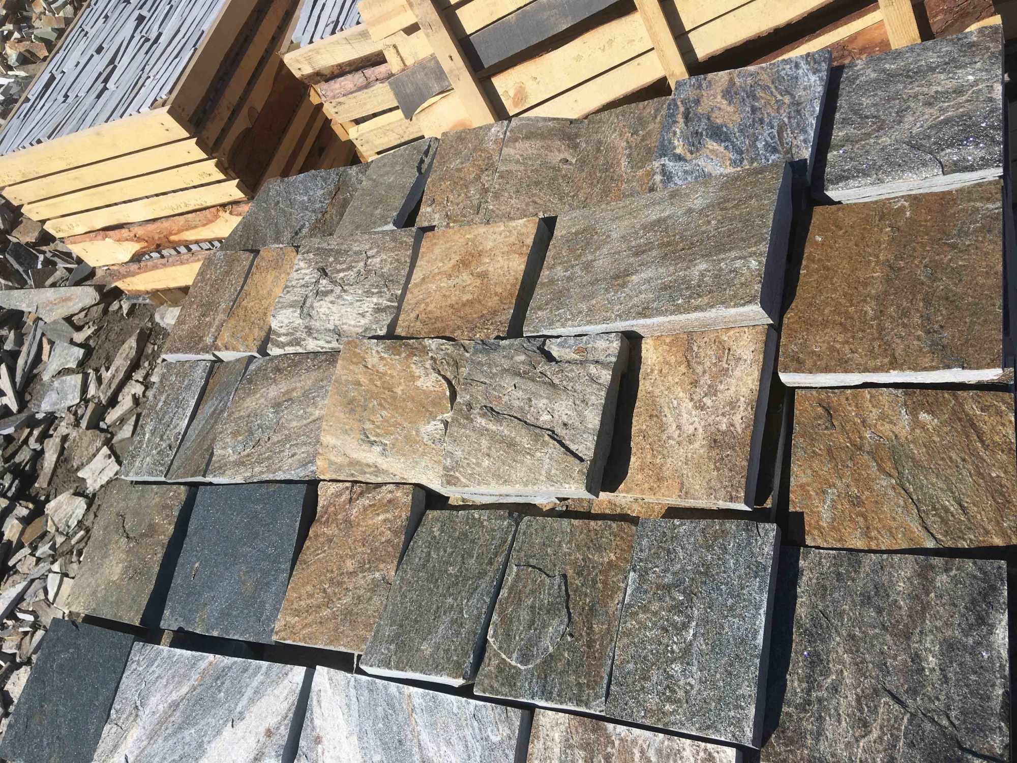 Плитка пилёная златолит Уральский для фасада купить в Наро-Фоминску