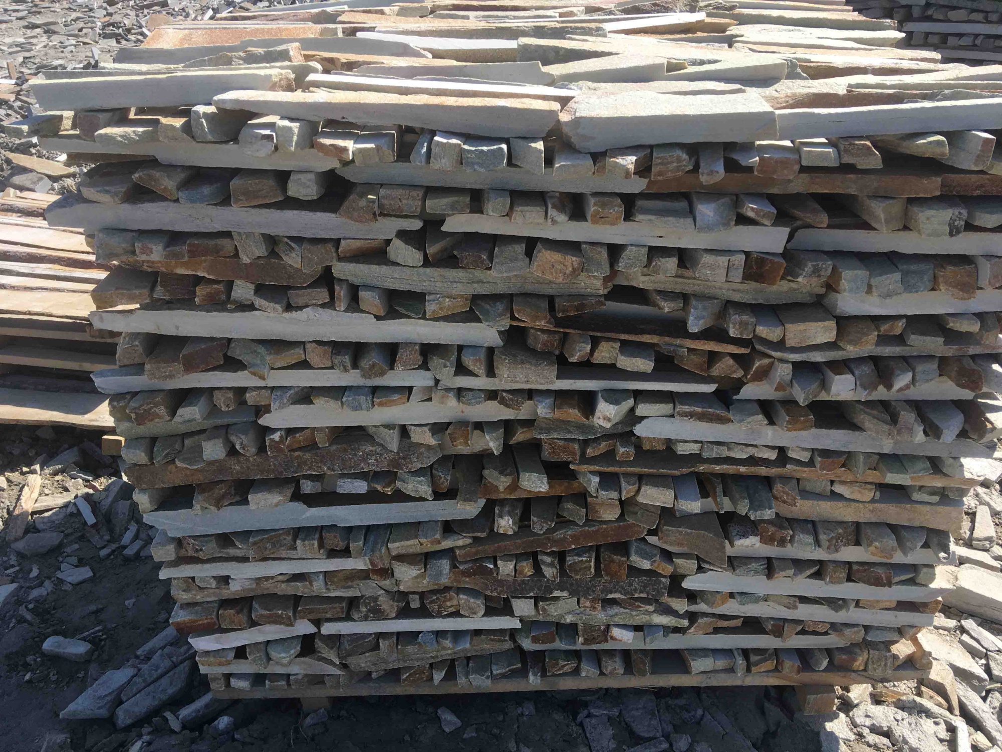 Горбушка златолит золотистый для облицовки купить в Наро-Фоминску