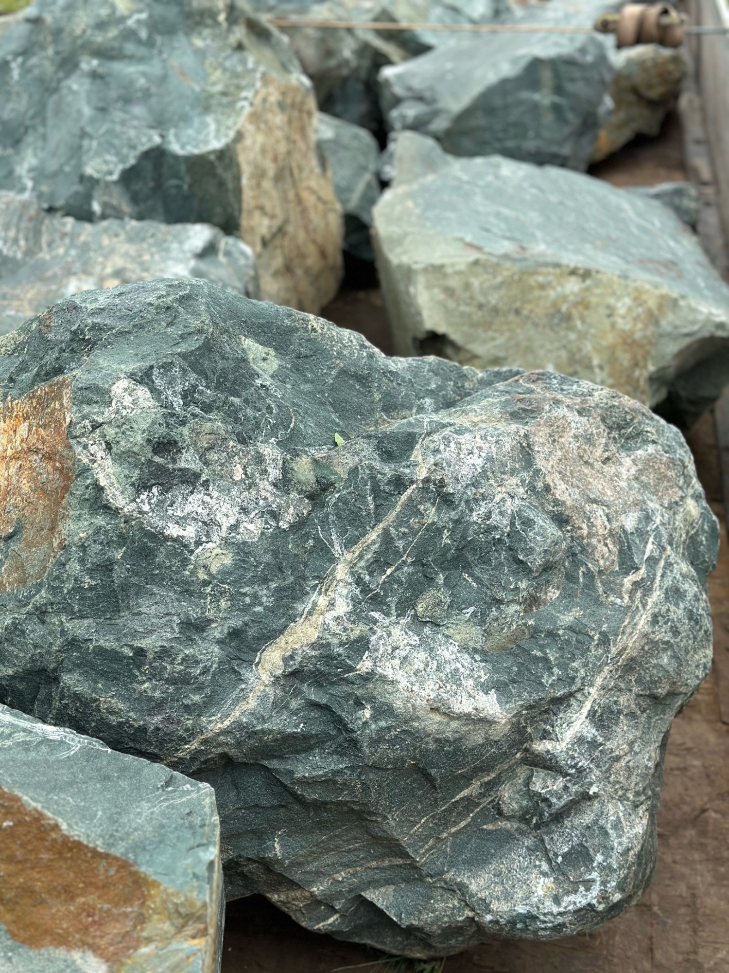 Камни для ландшафтного дизайна зелёные 10-60 килограмм купить в Наро-Фоминску