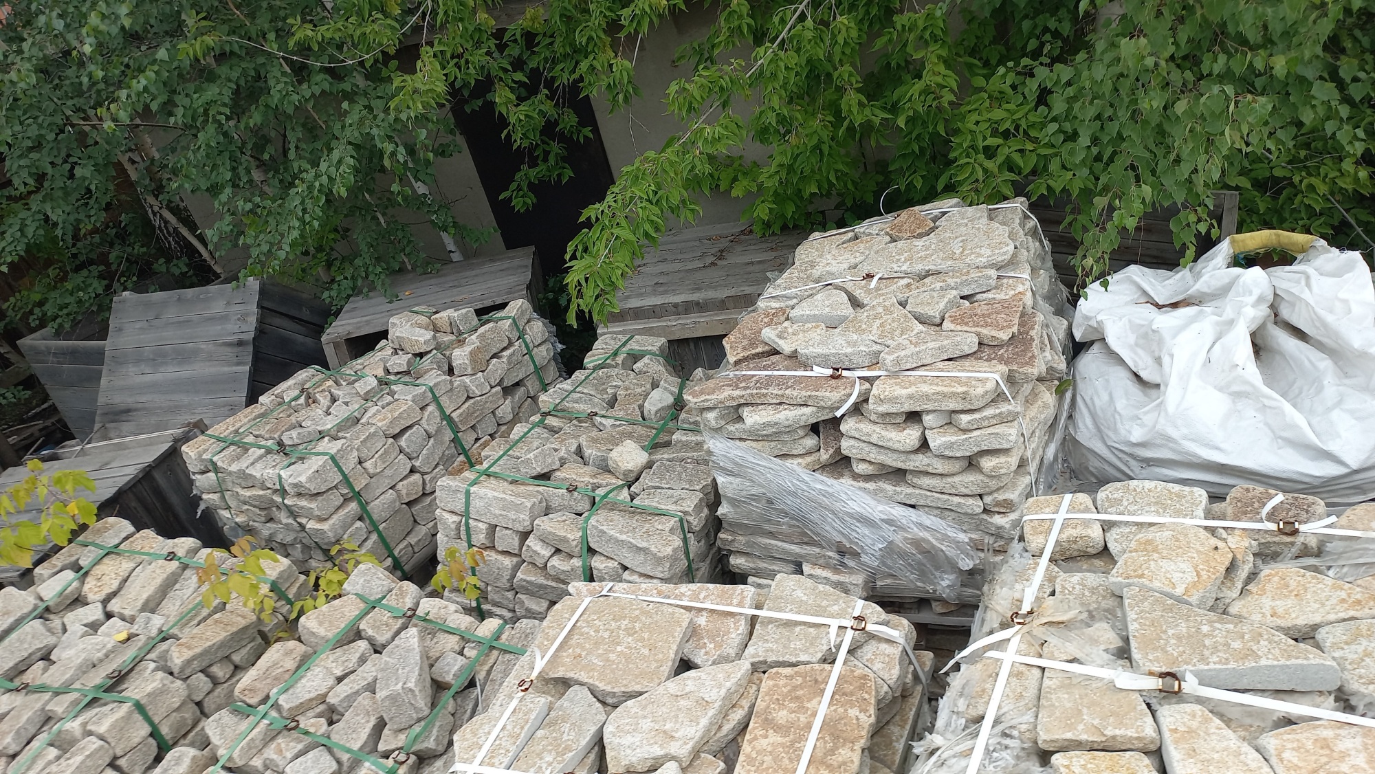 Плитняк гранитный галтованный купить в Наро-Фоминску