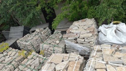 Гранитный плитняк галтованный для мощения купить в Наро-Фоминску