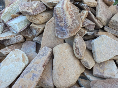 Златолит жёлтый, жёлто-зелёный глыбки и валуны для ланшафтного дизайна купить в Наро-Фоминску