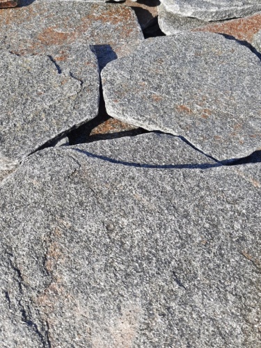 Златолит серебристый галтованный для лестниц купить в Наро-Фоминску