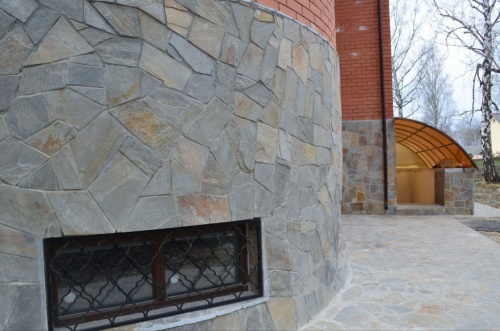 Плитняк златолит Уральский для цоколя, отмостки купить в Наро-Фоминску